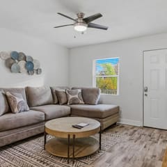 Furnished South Tampa Apartment King Bed Pool
