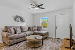 South Tampa Retreat | Pool, King Bed & Jacuzzi Tub - Image 3