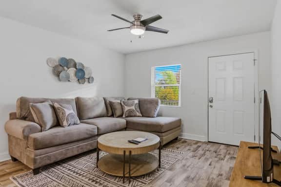 Furnished 2BR Corporate Apartment in South Tampa | Pool, Parking - Image 4